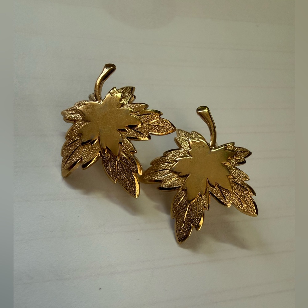 Monet Vintage Clip Earrings Leaf Maple Gold Tone Textured Signed 1980s BinAY